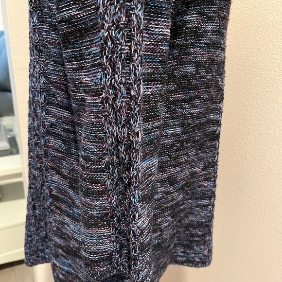 Studio Works 3/4 Sleeve V-Neck Sweater. - Picture 6 of 11